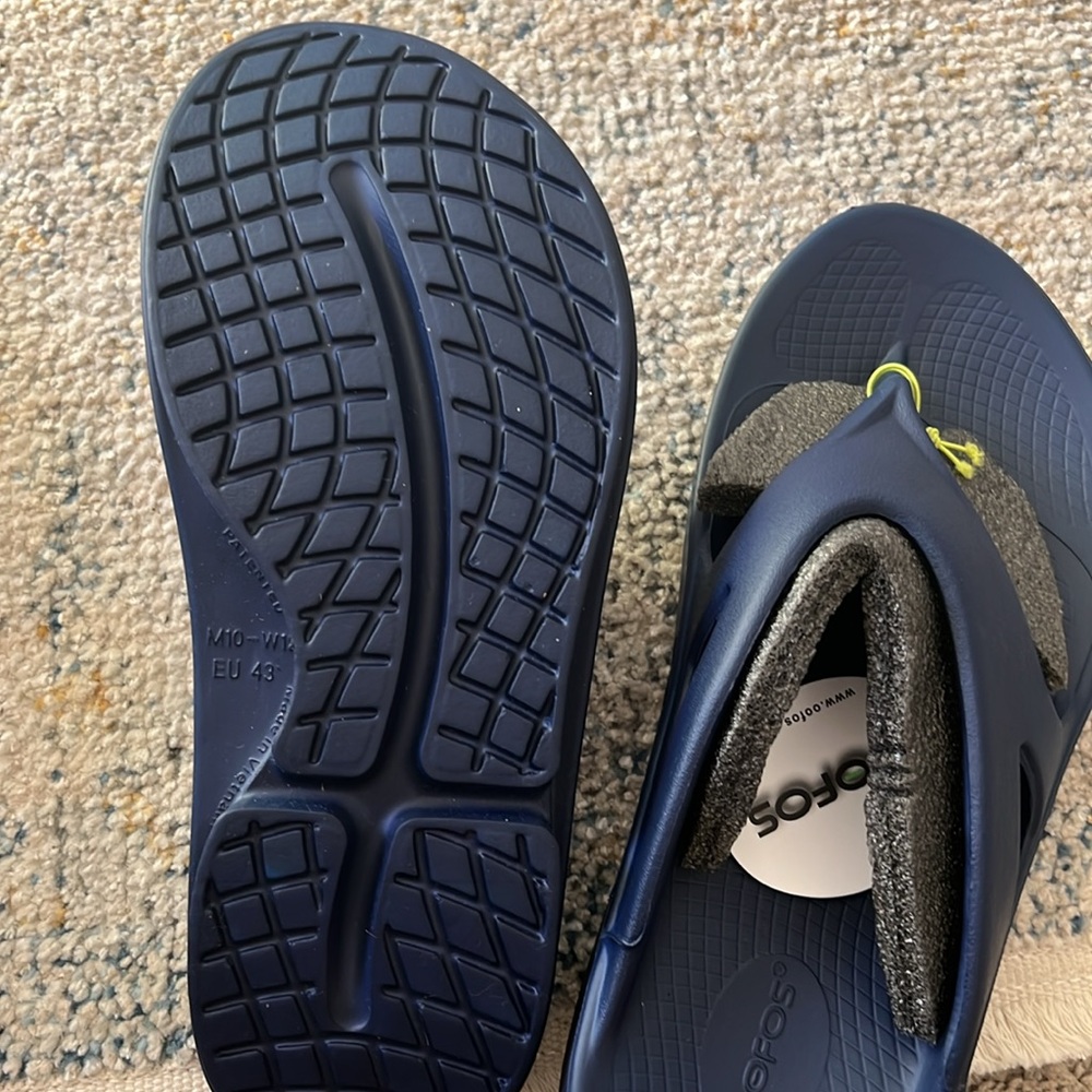 OOFOS Navy Recovery Flip Flops thong sandals Women’s 12 Men’s 10 NEW - Picture 7 of 8